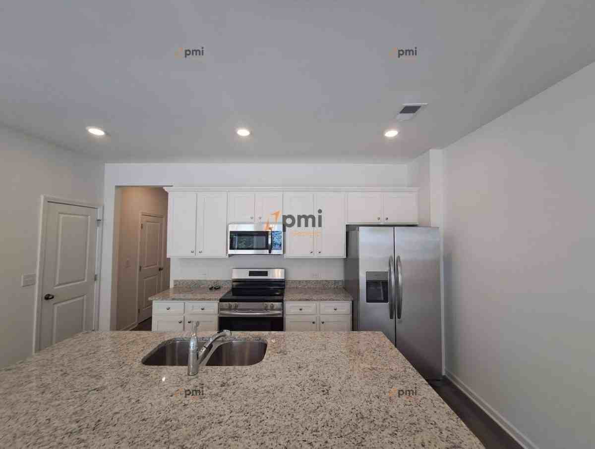 220 Kenoot Dr - Photo 3 of 10