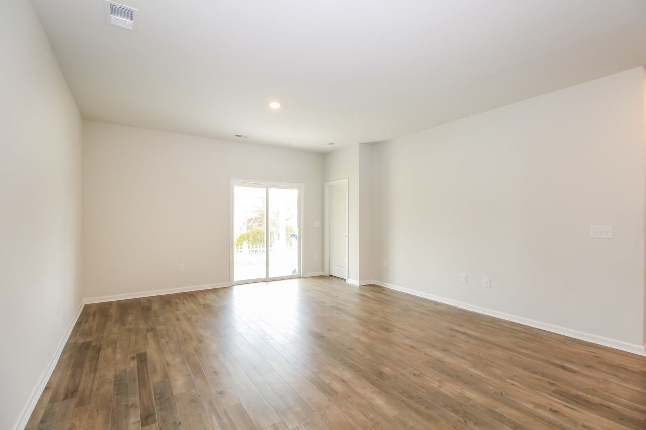 132 S Reindeer Rd - Photo 3 of 20