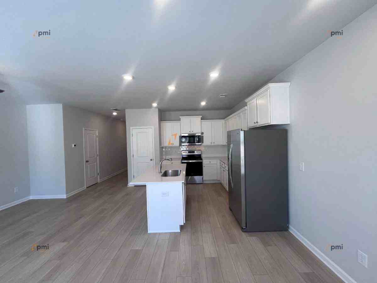 447 Payne Dr - Photo 2 of 10