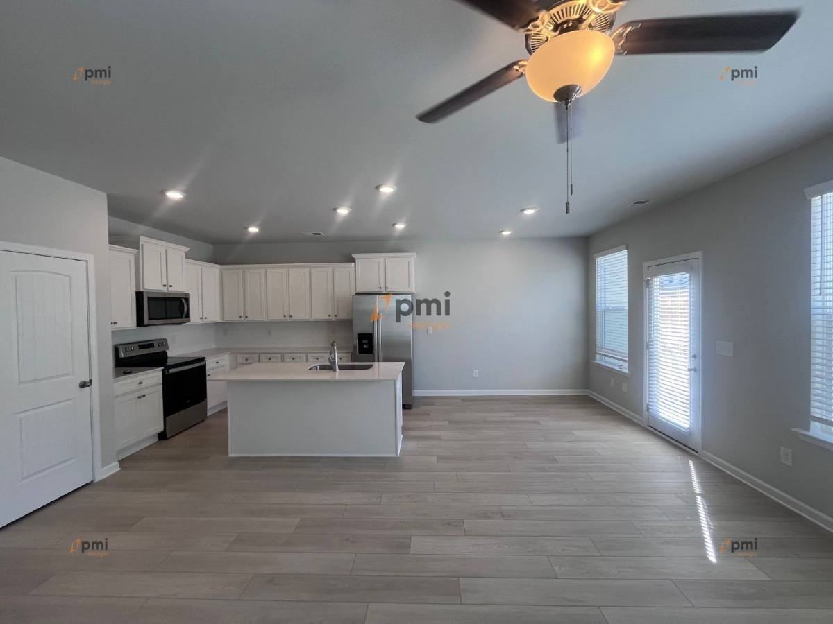 447 Payne Dr - Photo 3 of 10