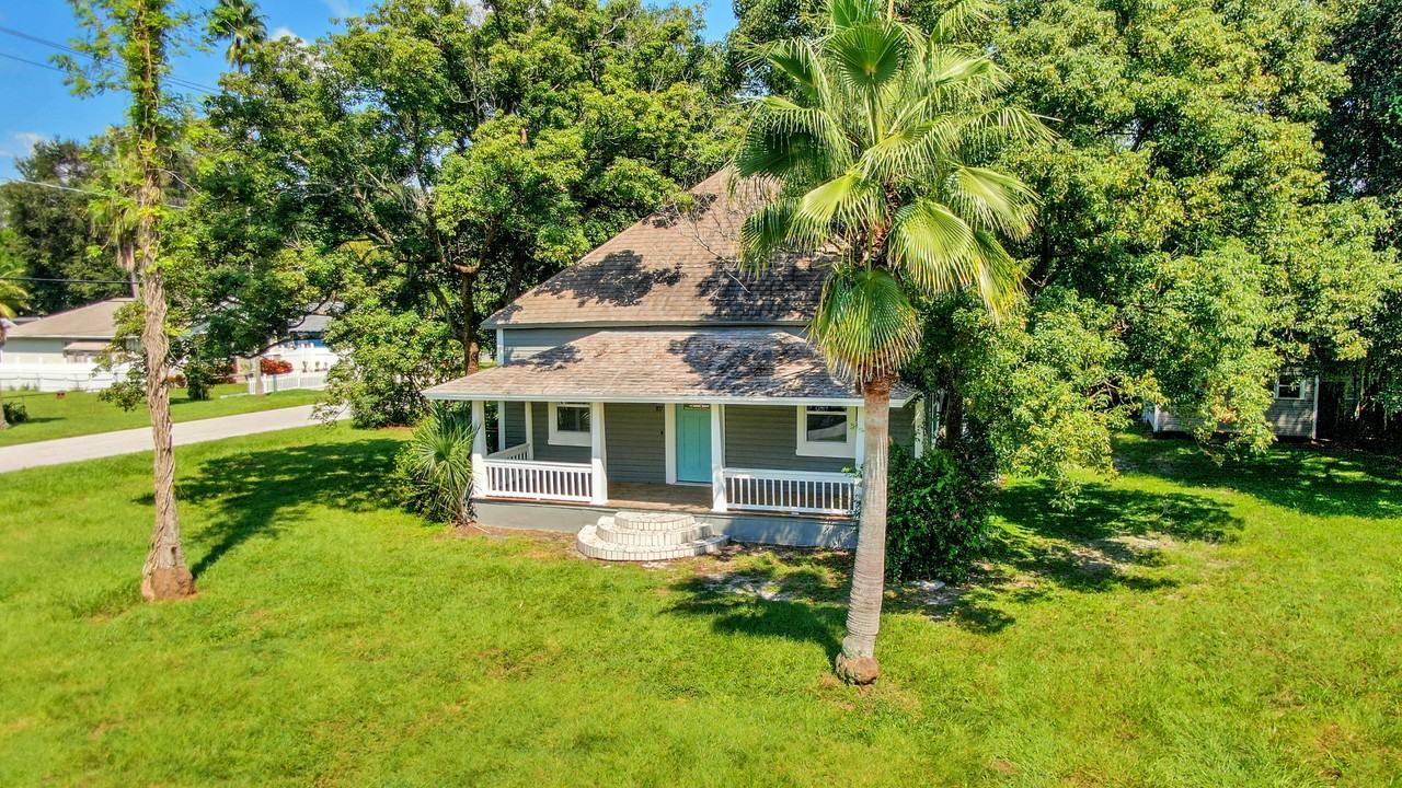 107 W Virginia Ave - Photo 3 of 17