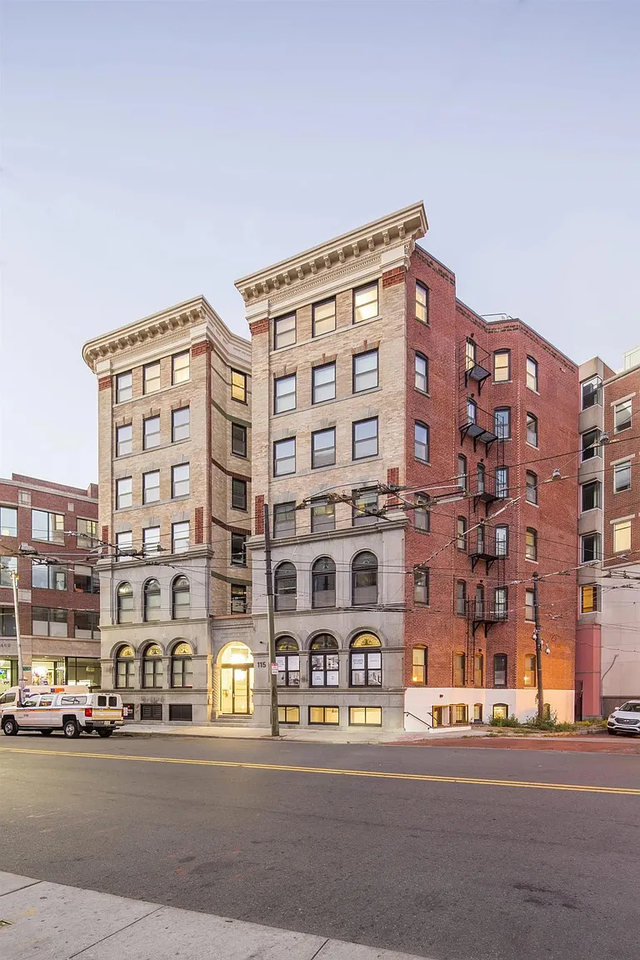 115-121 Mount Auburn St - Photo 3 of 5