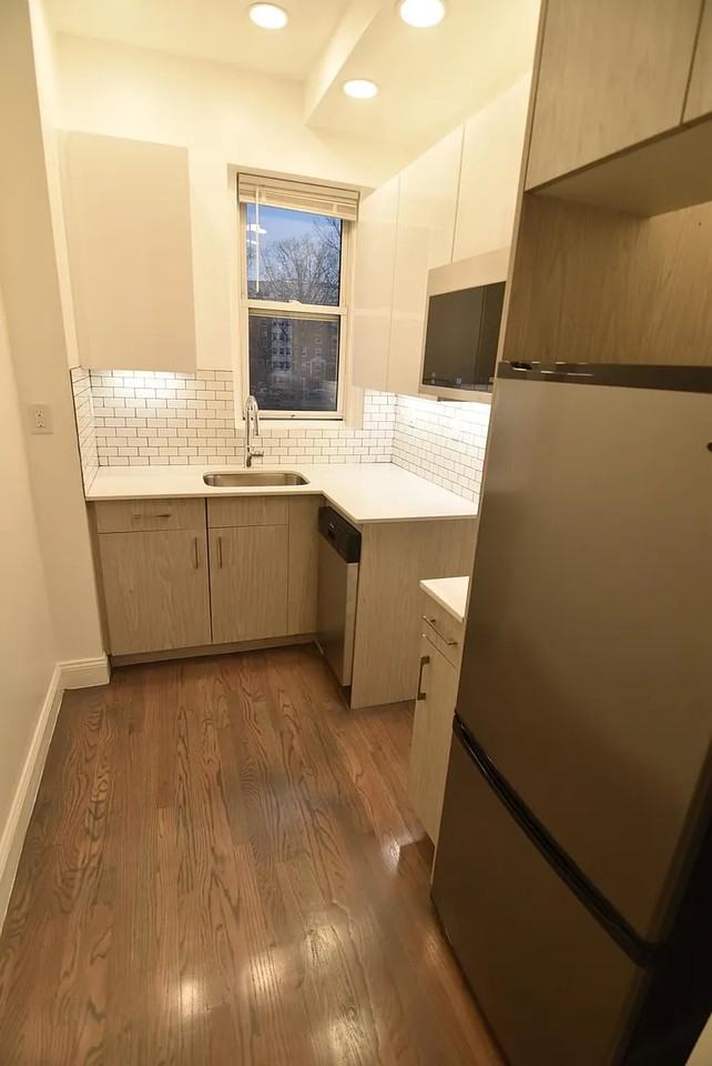 191 Park Dr - Photo 3 of 5