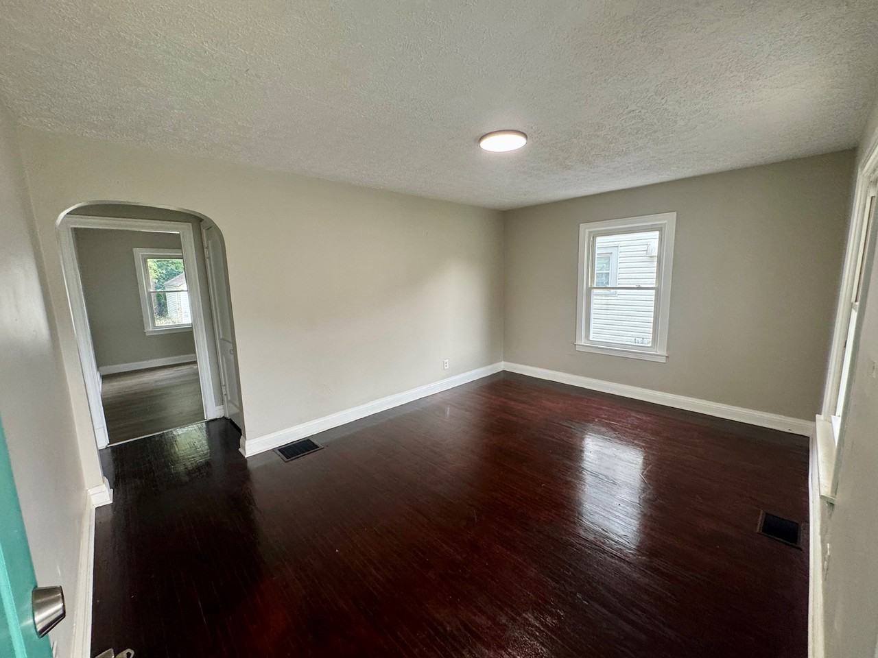 607 Creel Ave - Photo 2 of 16