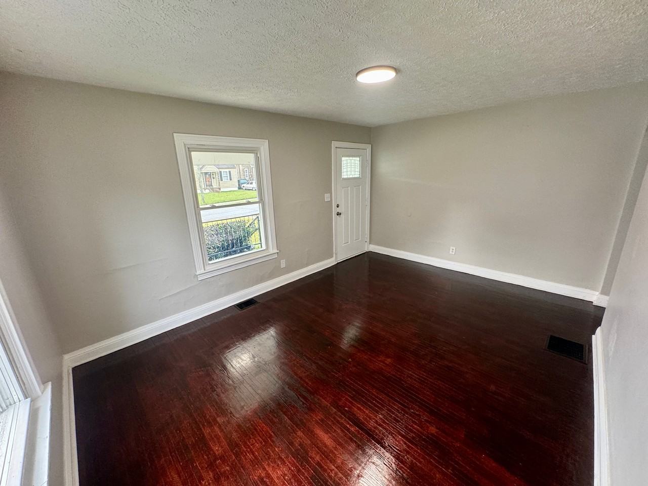 607 Creel Ave - Photo 3 of 16