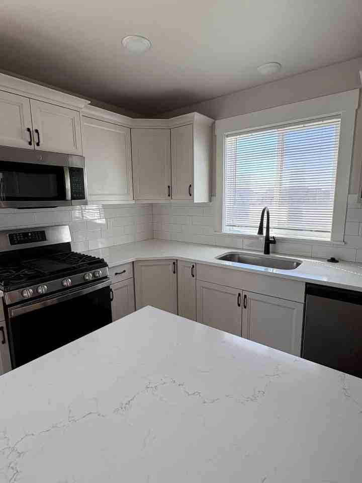 726 Wn - Photo 3 of 20