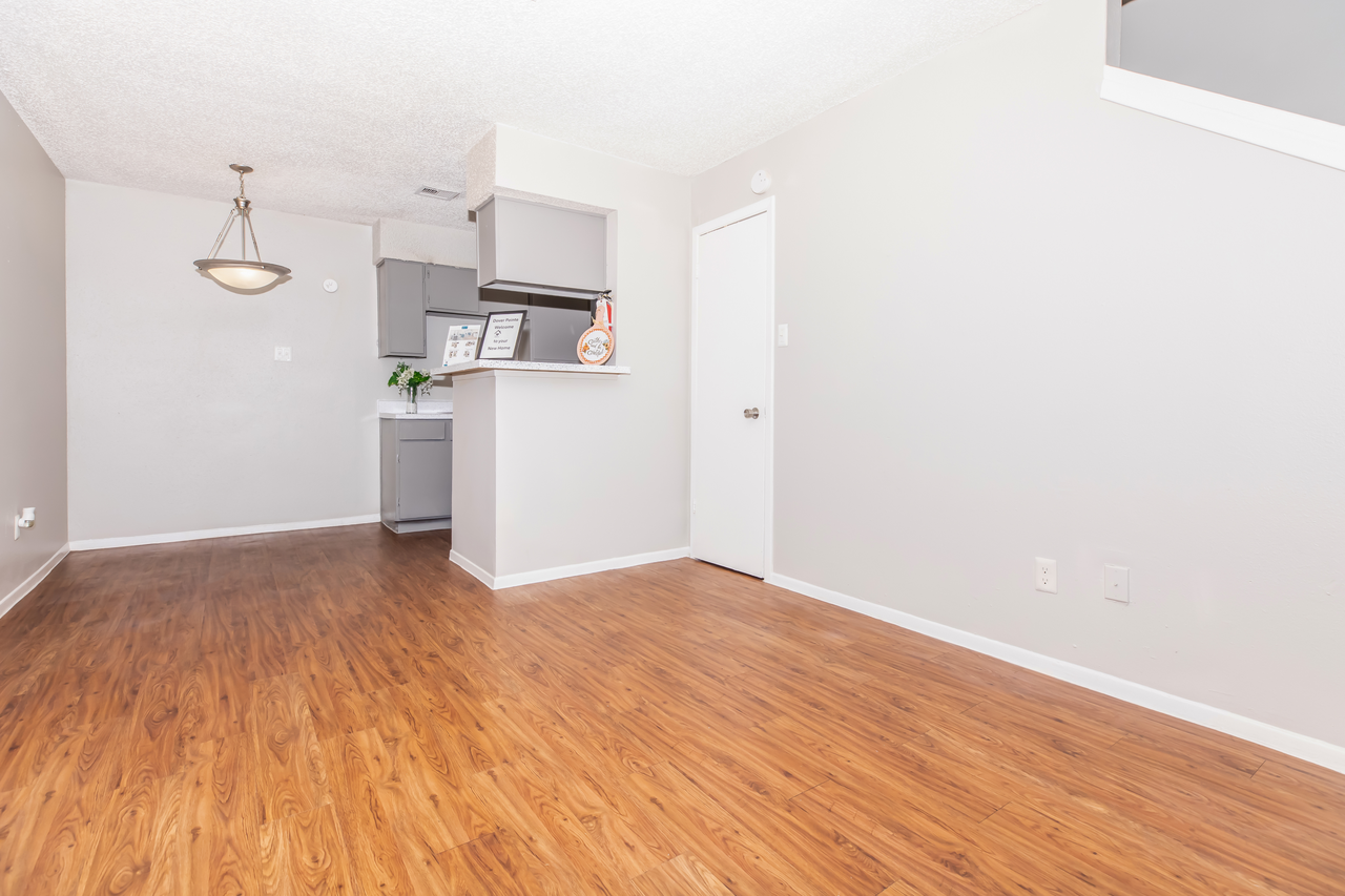 Dover Pointe - Photo 4 of 24