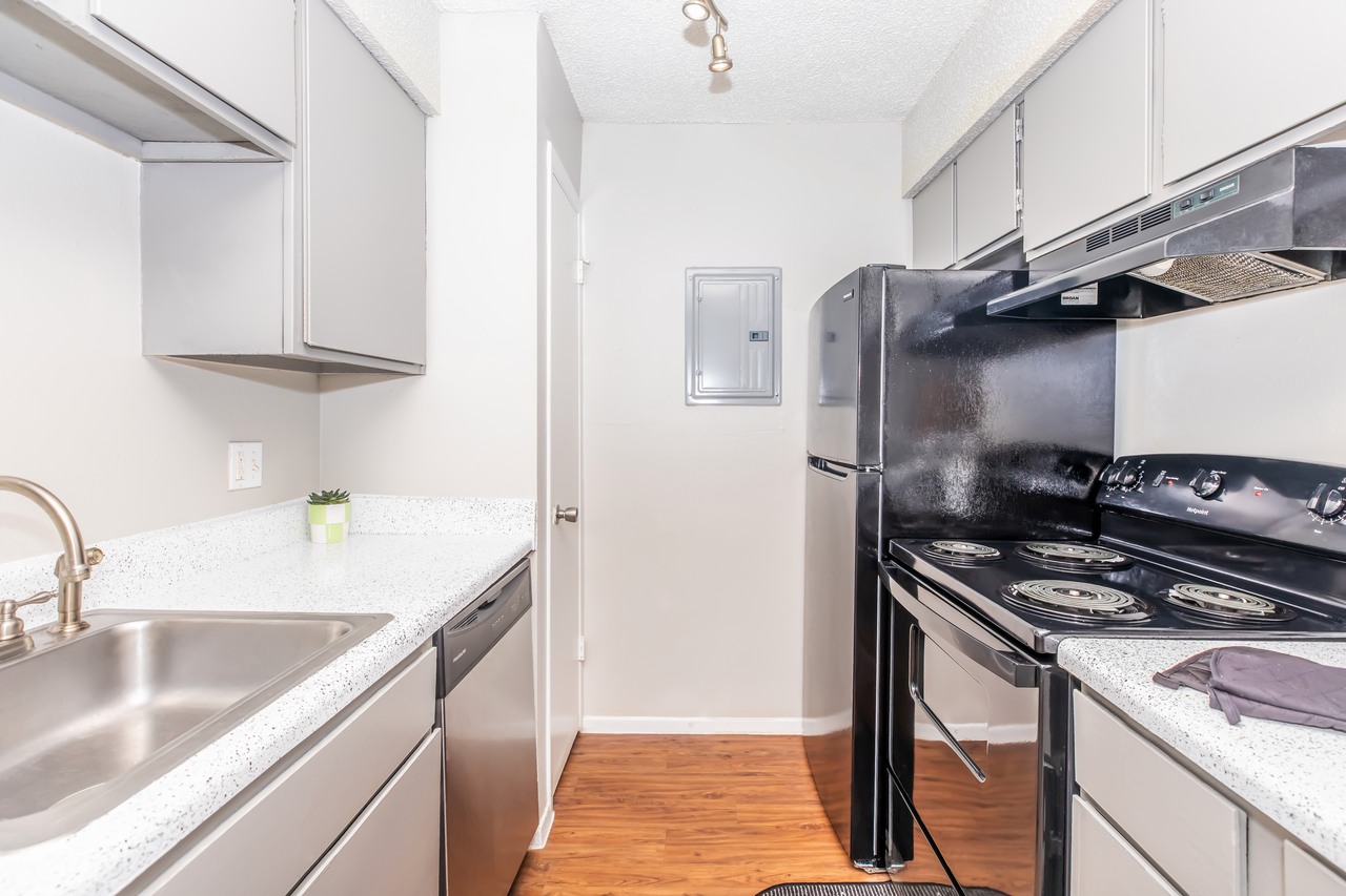 Dover Pointe - Photo 5 of 24