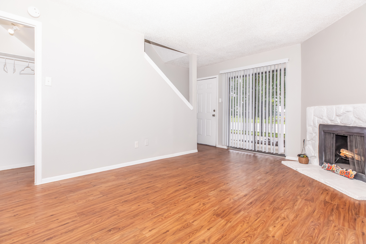 Dover Pointe - Photo 6 of 24