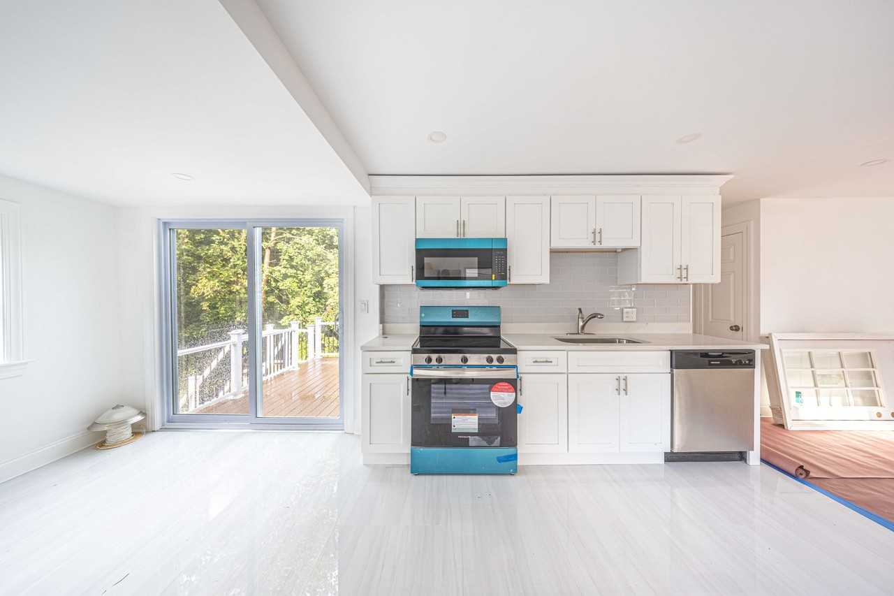 32 Villa St - Photo 2 of 15