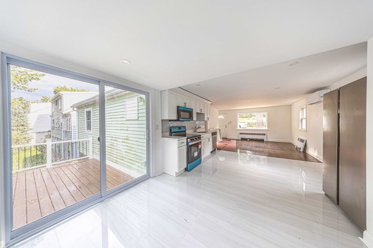 32 Villa St - Photo 3 of 15