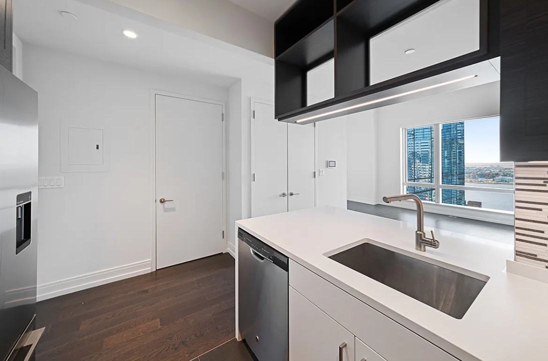 551 10th Ave #41M - Photo 2 of 15