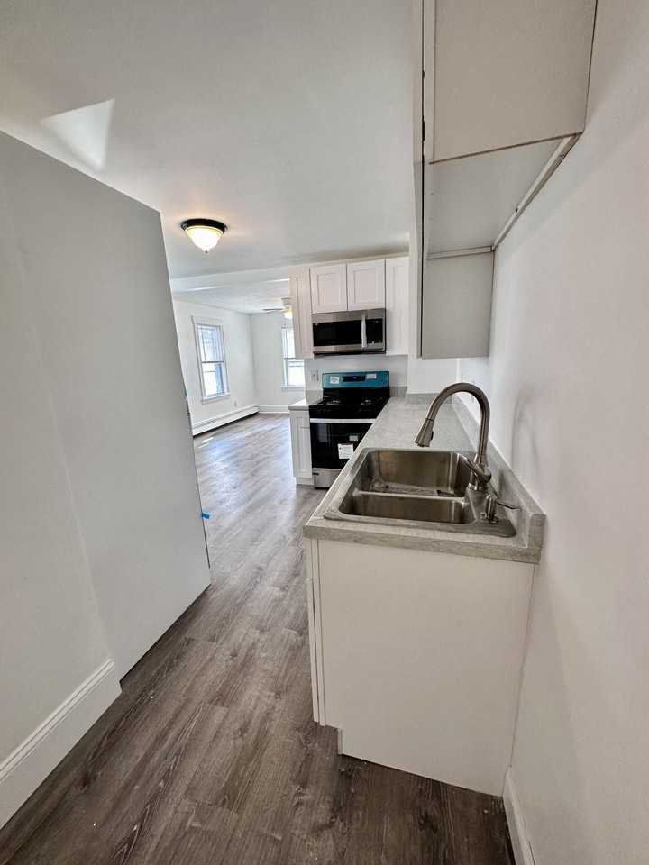 90 Brook Rd #1R - Photo 2 of 5