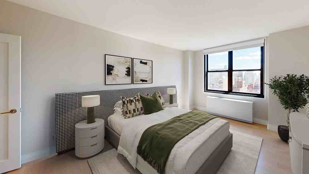 E 95th St #4K - Photo 3 of 5