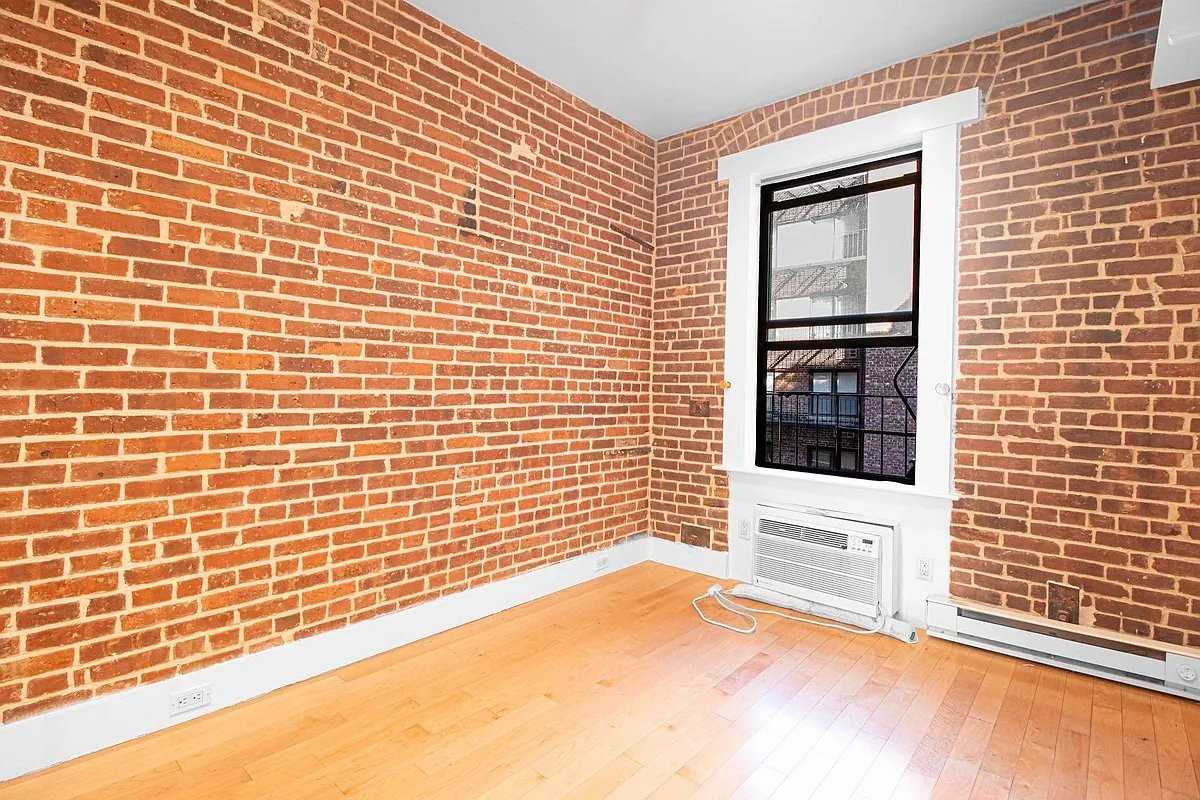 E 52nd St #2R - Photo 2 of 6