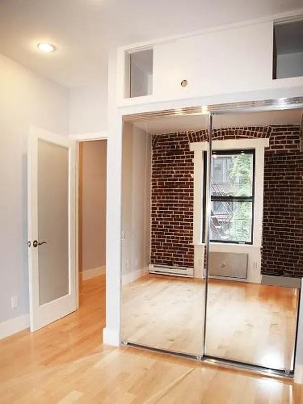 E 52nd St #2R - Photo 3 of 6