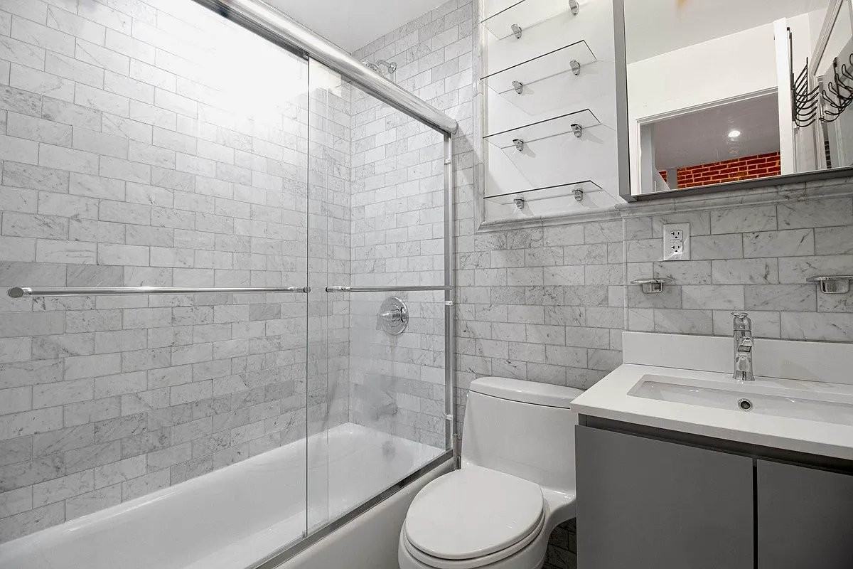 E 52nd St #2R - Photo 5 of 6