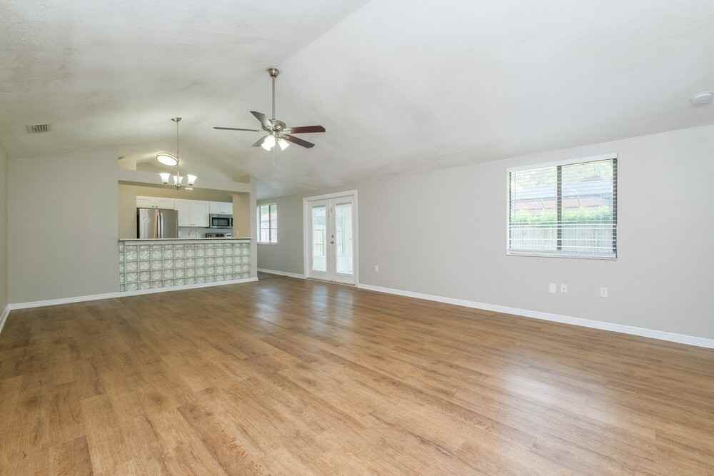 1191 Mineola Cir - Photo 4 of 16