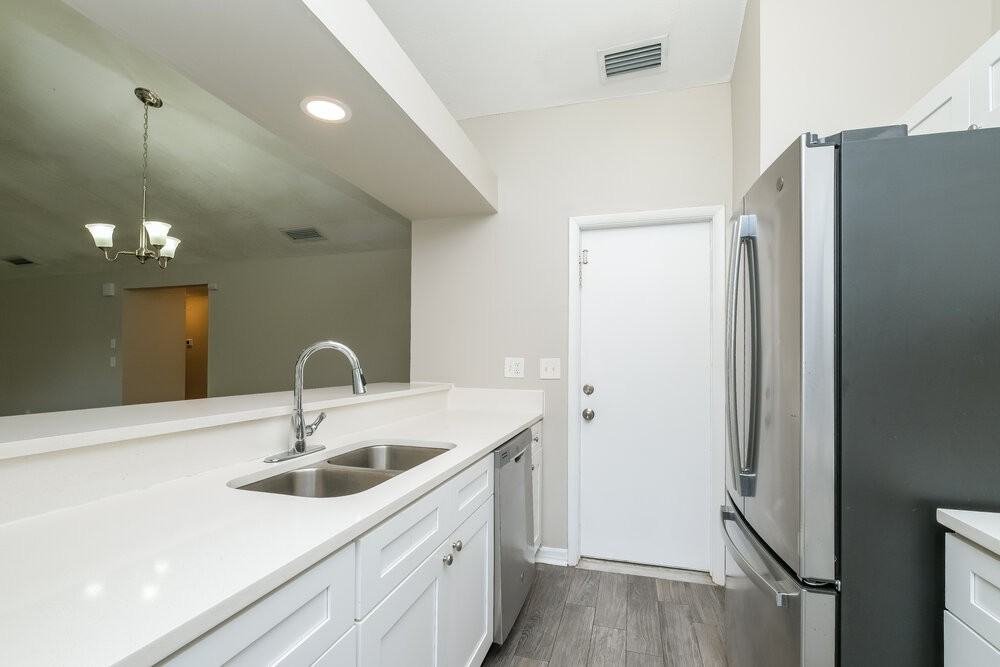1191 Mineola Cir - Photo 5 of 16