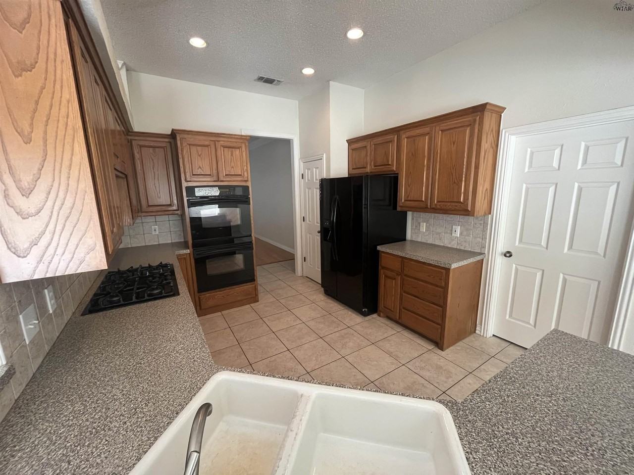 4927 Legacy Dr - Photo 7 of 11