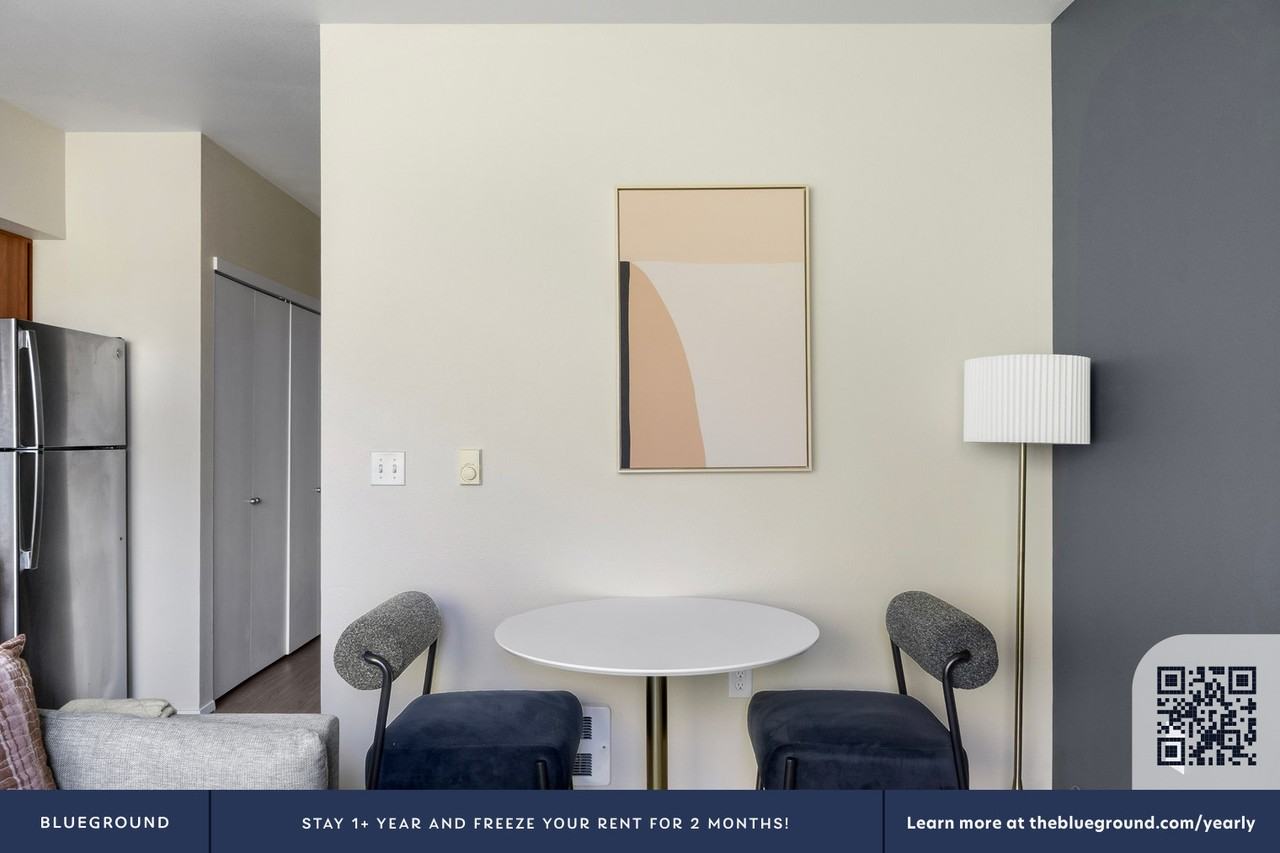 4302 7th Ave Ne #912 - Photo 7 of 22