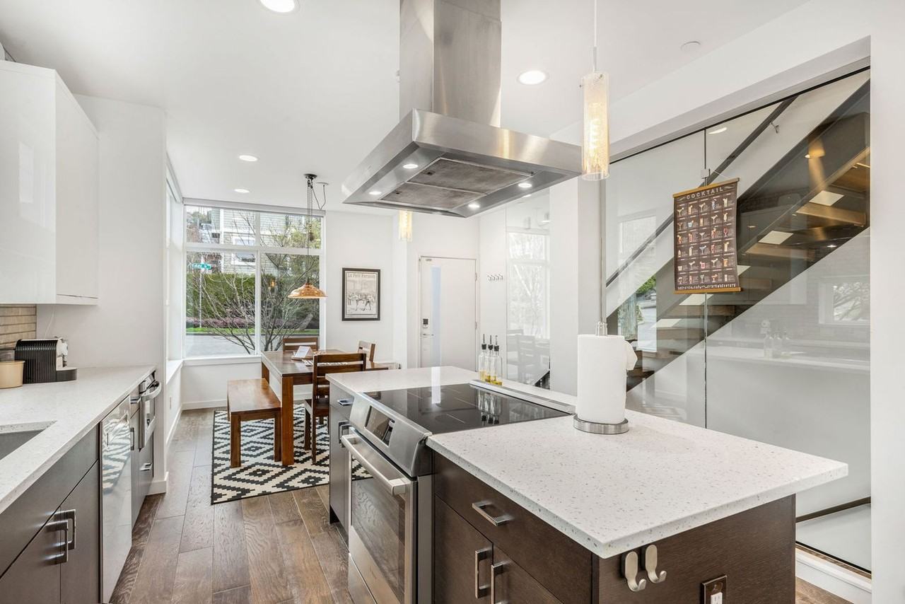 301 Valley St #1299299P - Photo 3 of 21