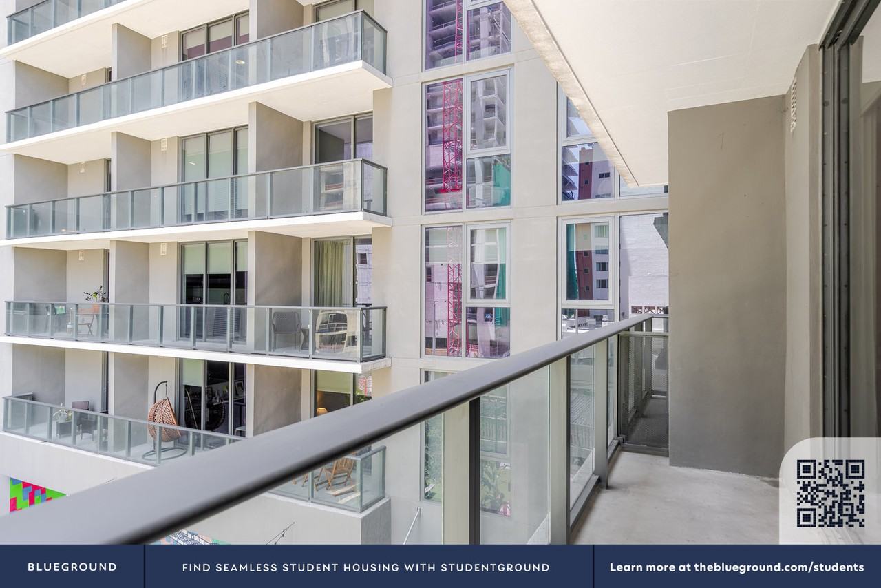 230 Northeast 4th Street - Photo 6 of 33