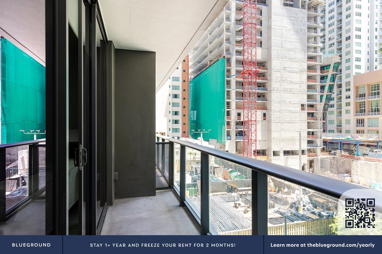 230 Northeast 4th Street - Photo 7 of 33