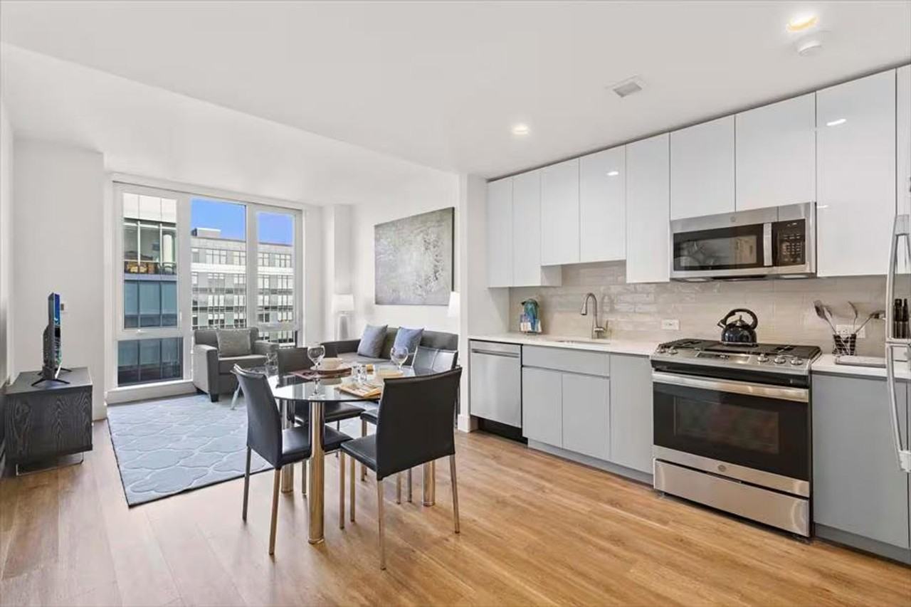 57 Bank St #1040048P - Photo 4 of 22