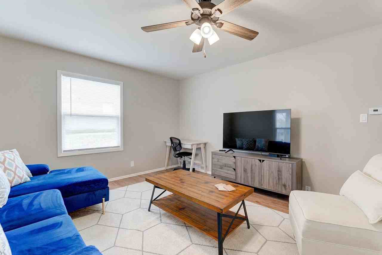 2421 Saratoga Rd #1296515P - Photo 3 of 29