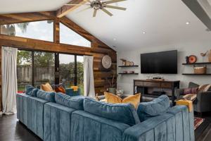 featured image of 6922 Jackson Dr