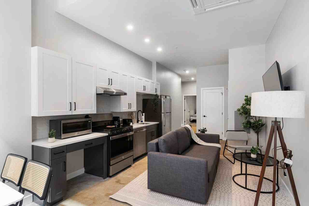 205 West 4th Street - Photo 5 of 50