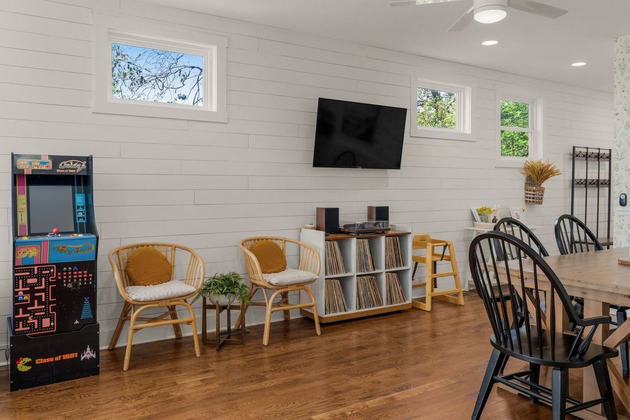 559 Veritas St #1302209P - Photo 2 of 34