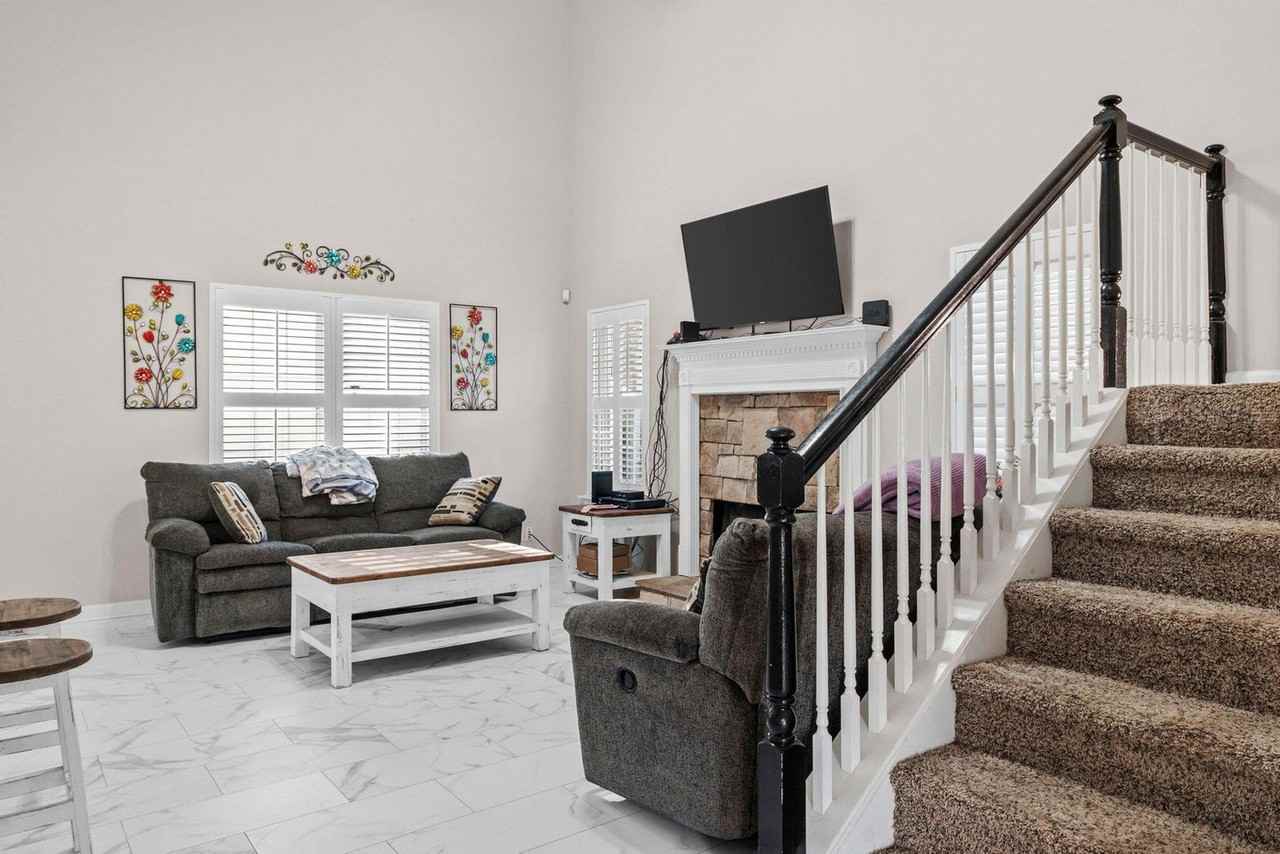 66 Woodmont Ln #1302817P - Photo 4 of 29