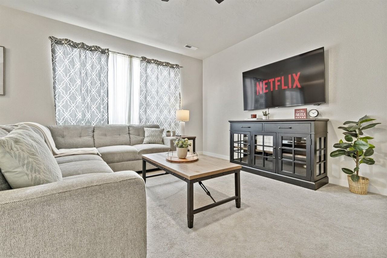 2646 W Snyder St #1308956P - Photo 2 of 37