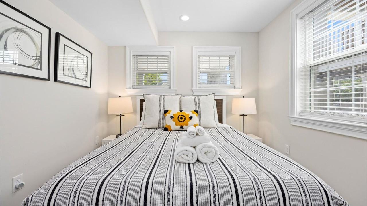 54 Wesley Road - Photo 5 of 23