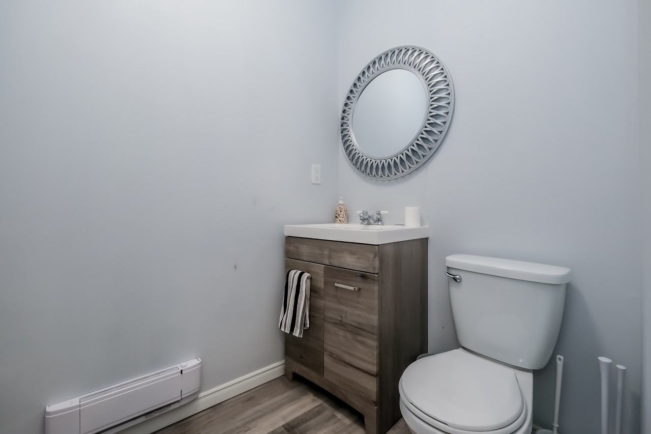 493 University Avenue West #4 - Photo 3 of 9