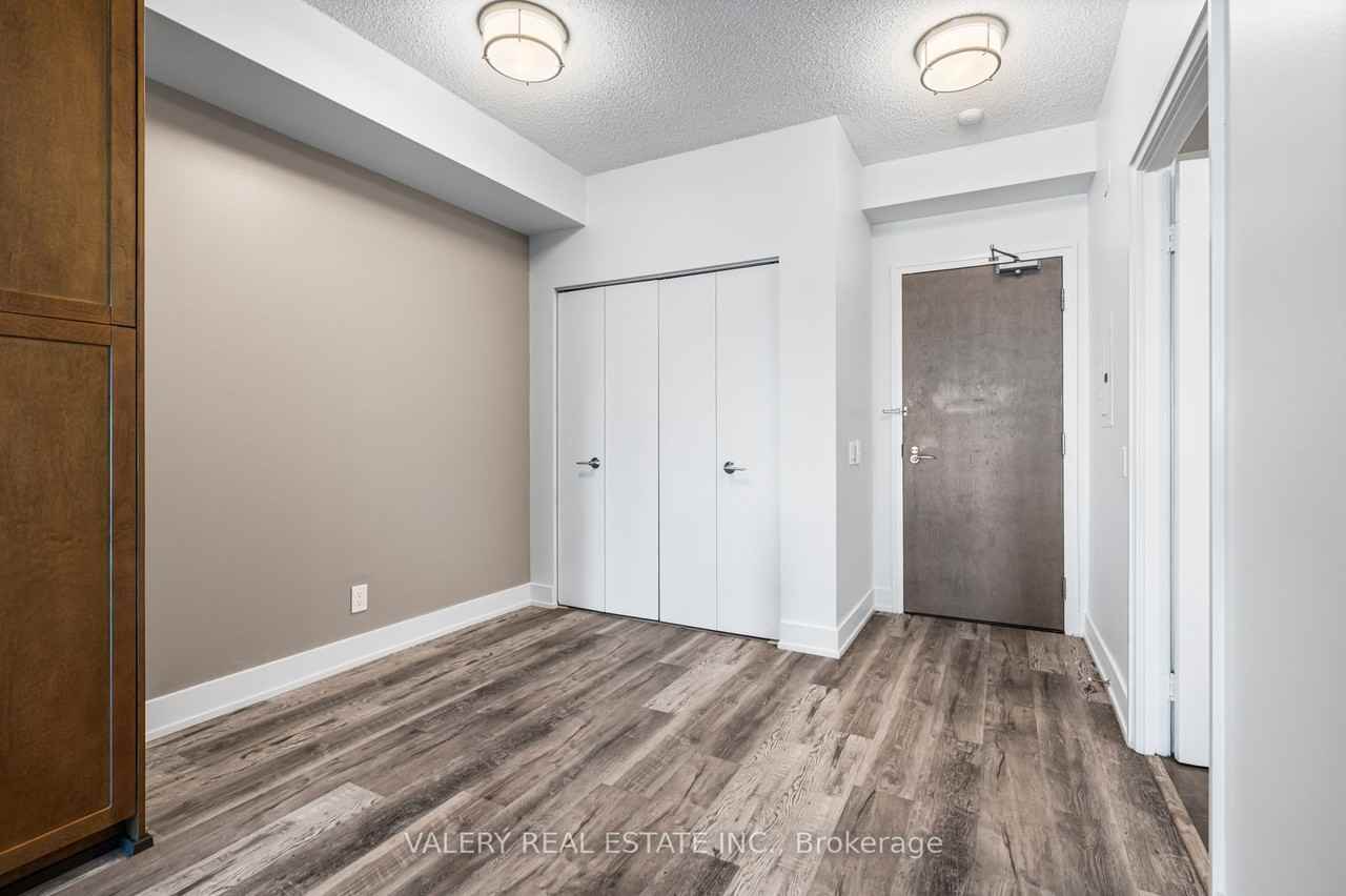 61 Yorkville Avenue #1011 - Photo 2 of 16