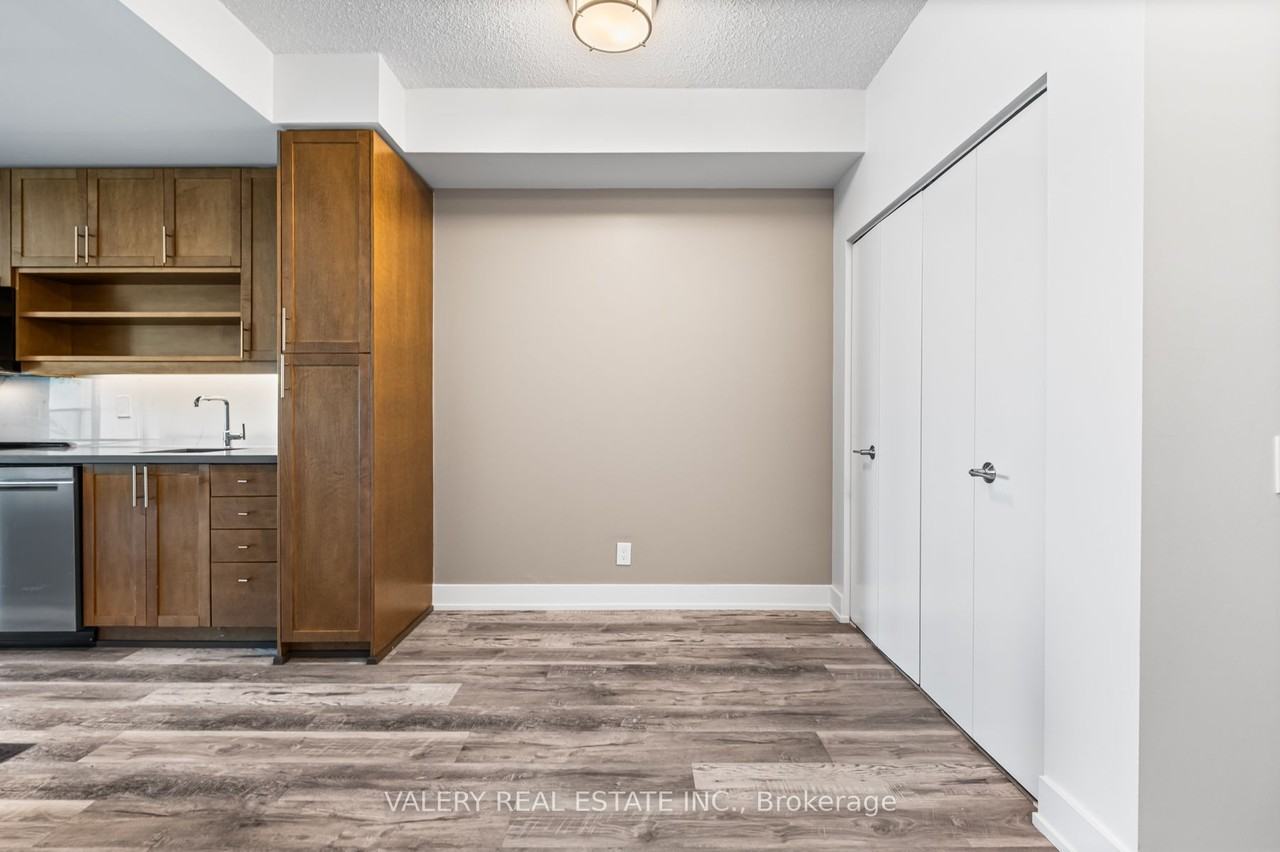 61 Yorkville Avenue #1011 - Photo 3 of 16