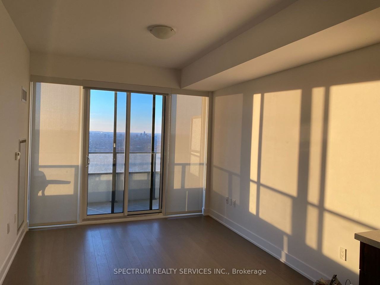 Park Lawn Rd & Lake Shore Blvd W #4819 - Photo 4 of 6