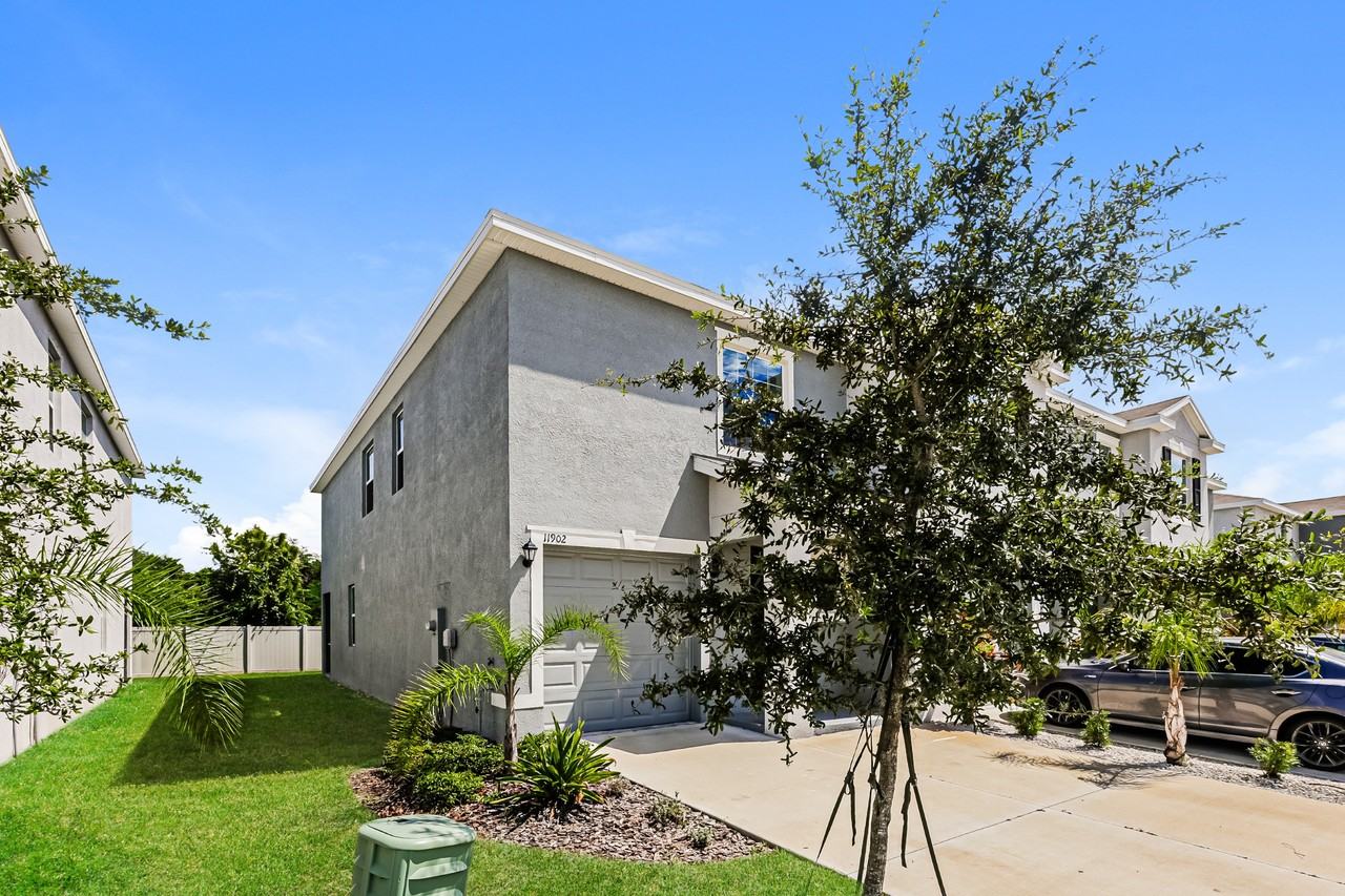 11902 Stoneport Pl - Photo 2 of 38