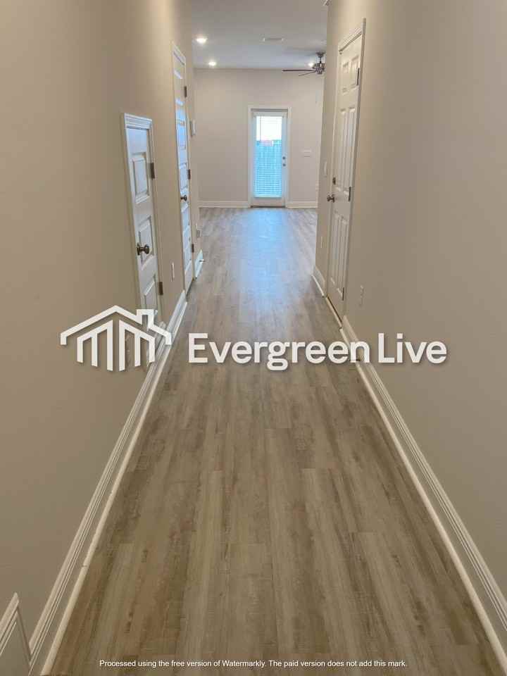 9791 Fowler Ave - Photo 4 of 34