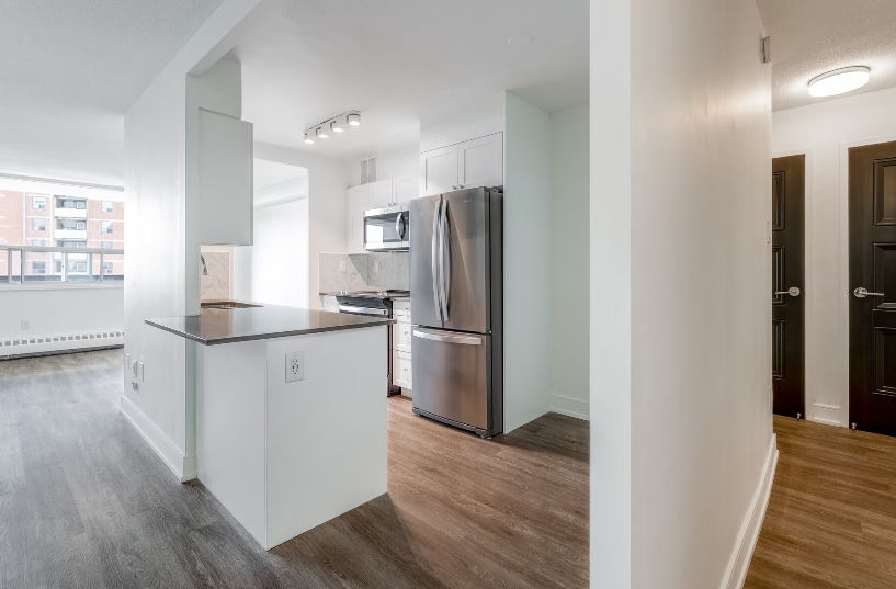 580 THE EAST MALL - Photo 5 of 6