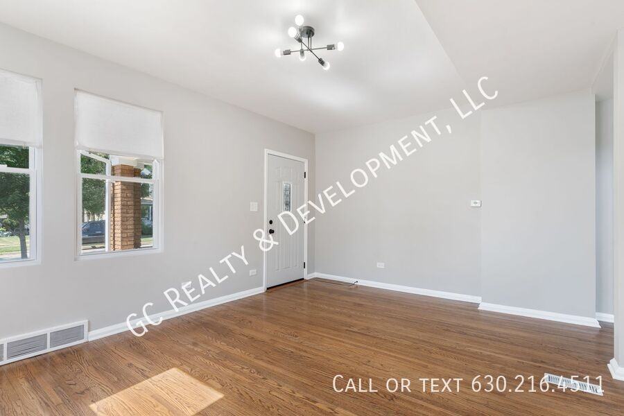 375 Moseley St - Photo 3 of 24