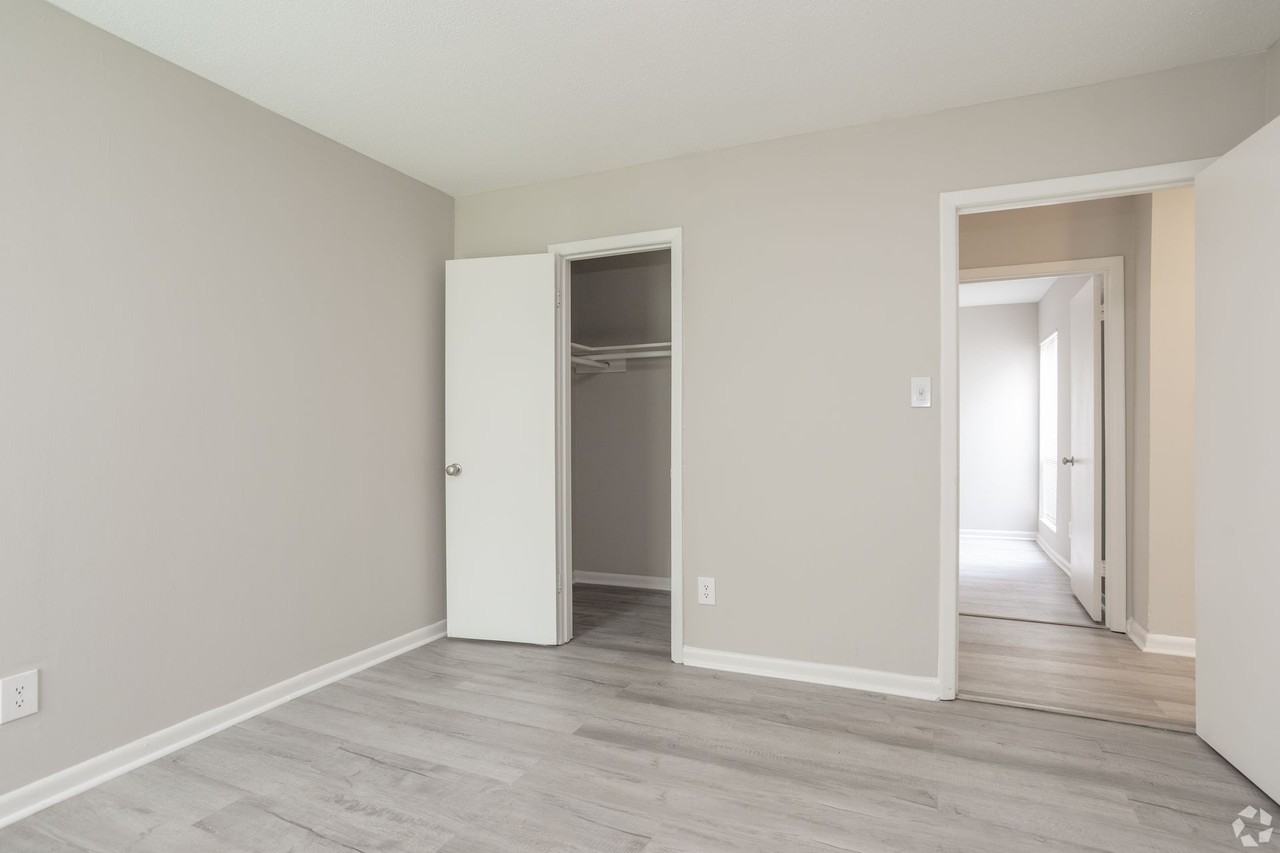 Beautiful setting for your newly renovated 2 bedroom home - Photo 5 of 19