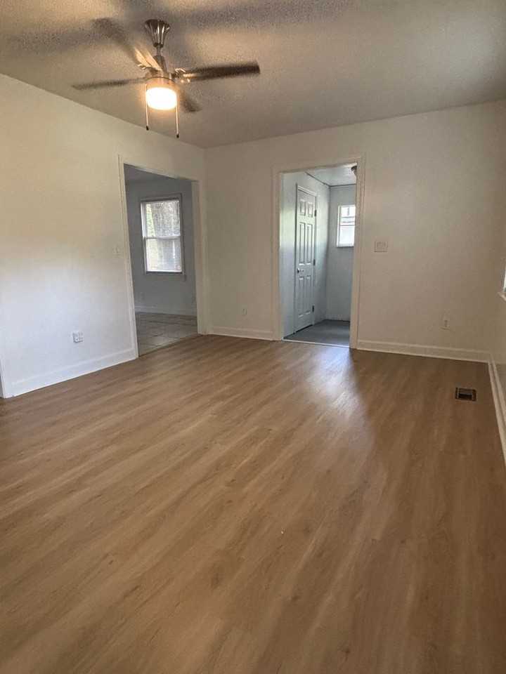 2211 Lavera Dr - Photo 3 of 10