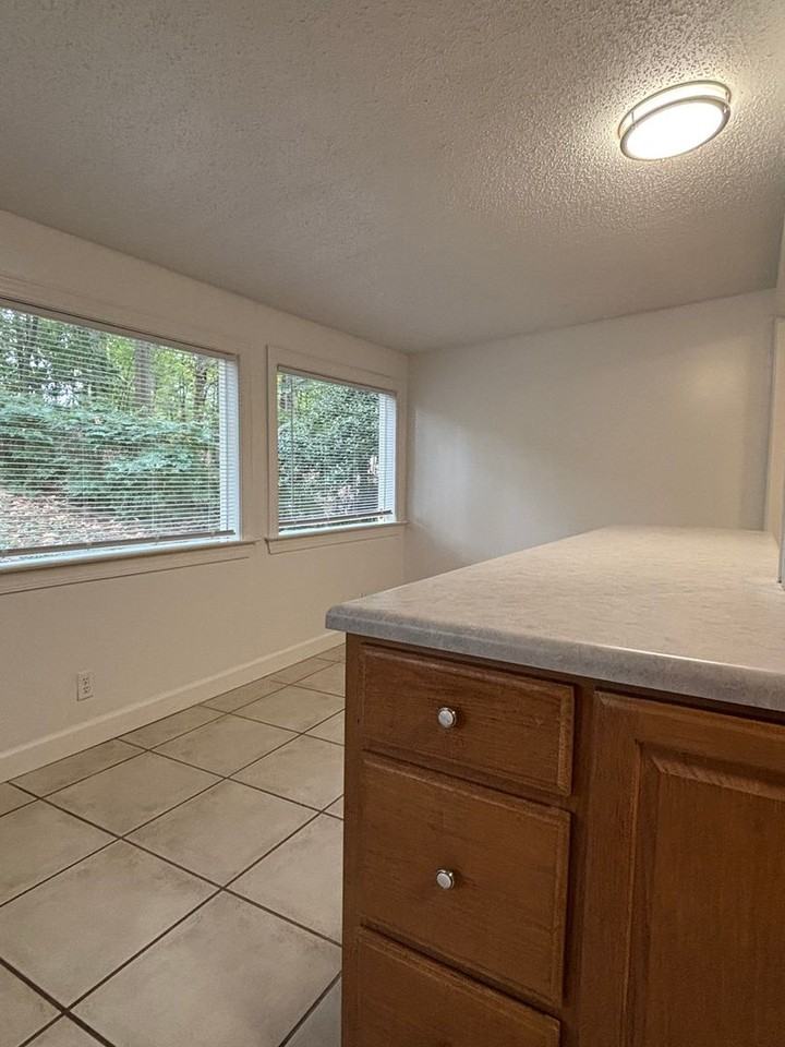 2211 Lavera Dr - Photo 5 of 10