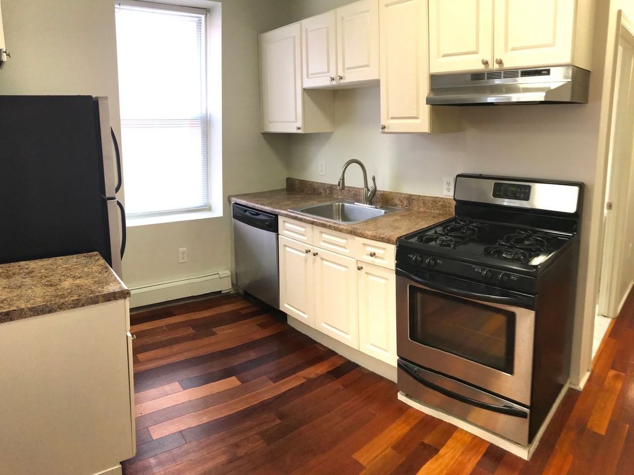 710 6th Ave - Photo 4 of 20