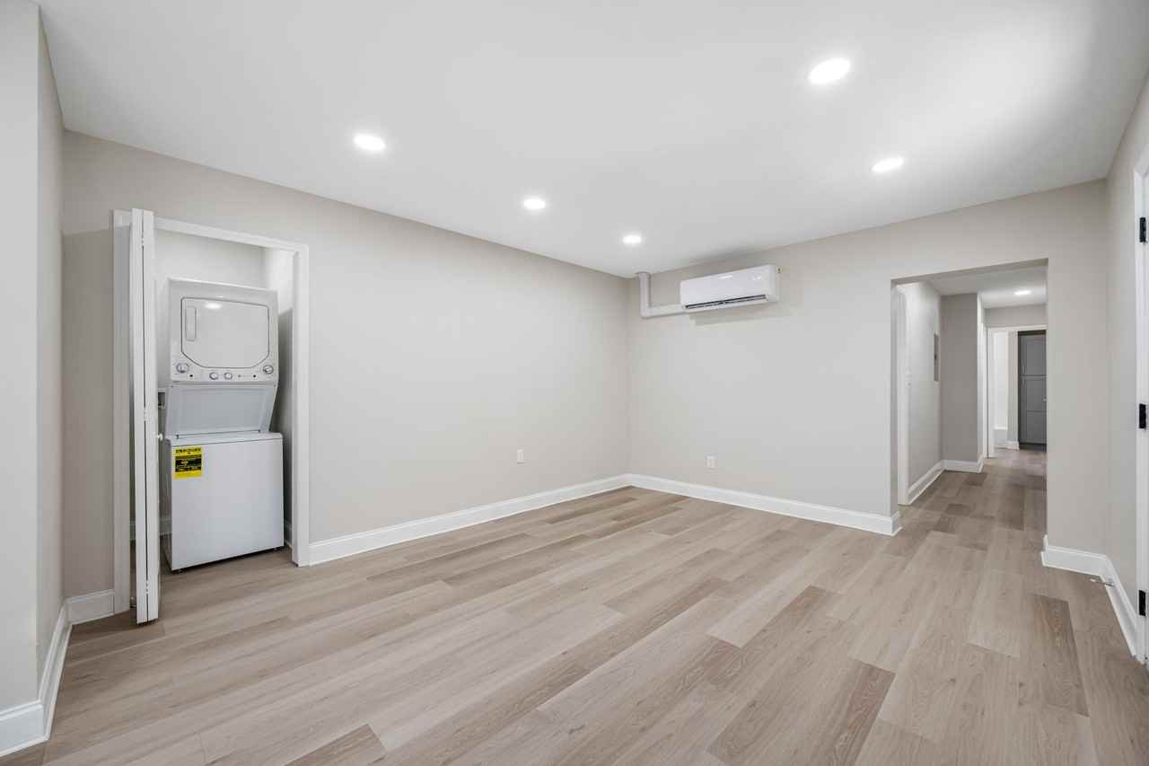 Modern Island Living at 140 E Davis – Renovated 1, 2 & 3 Bedroom Apartments in the Heart of Davis Islands - Photo 6 of 17