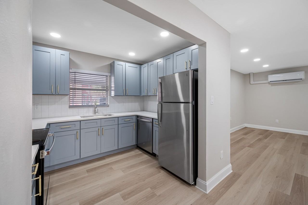 Modern Island Living at 140 E Davis – Renovated 1, 2 & 3 Bedroom Apartments in the Heart of Davis Islands - Photo 6 of 15